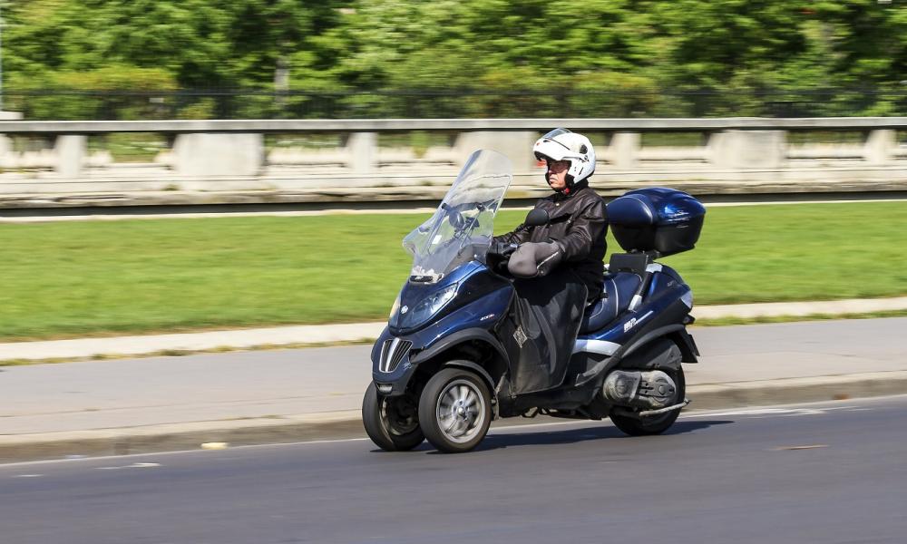 Ai-je le droit de conduire un scooter ?